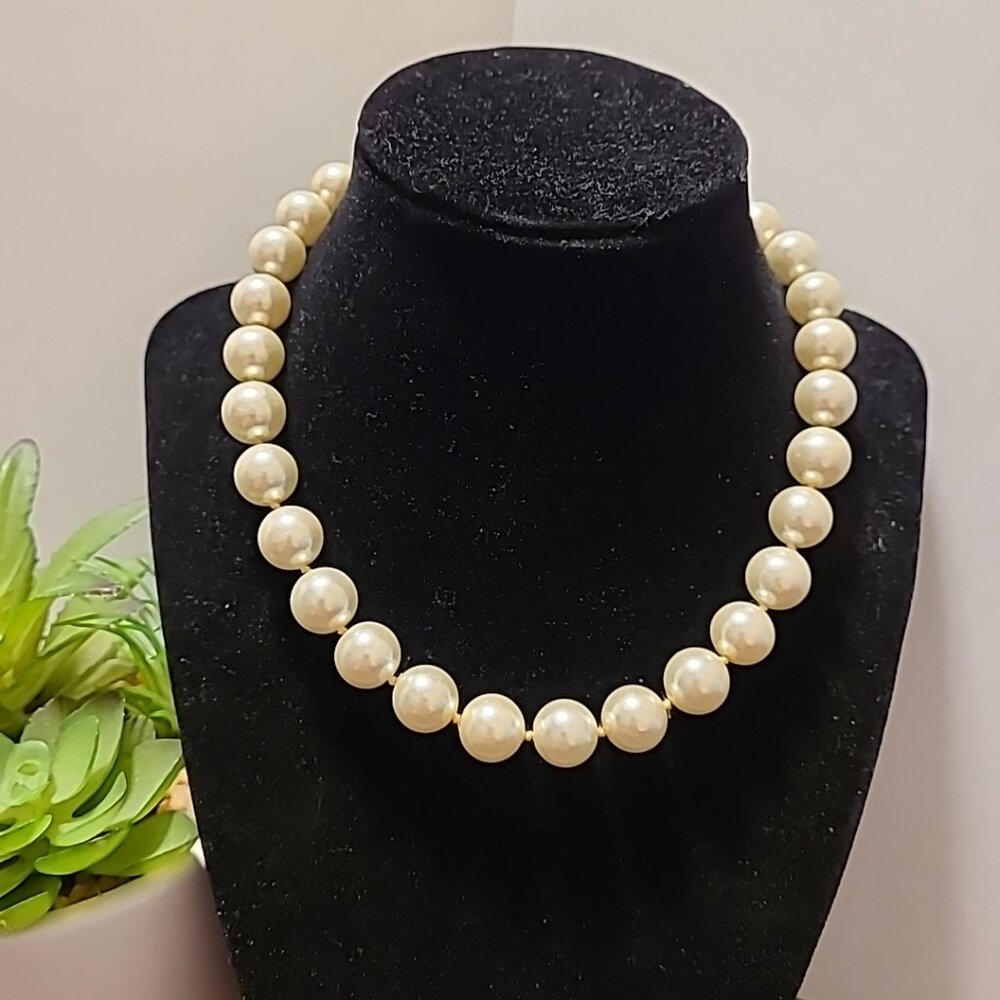 George White Beaded‎ Bib Necklace Ladies Pre-Owned Vintage Dressy Date Night